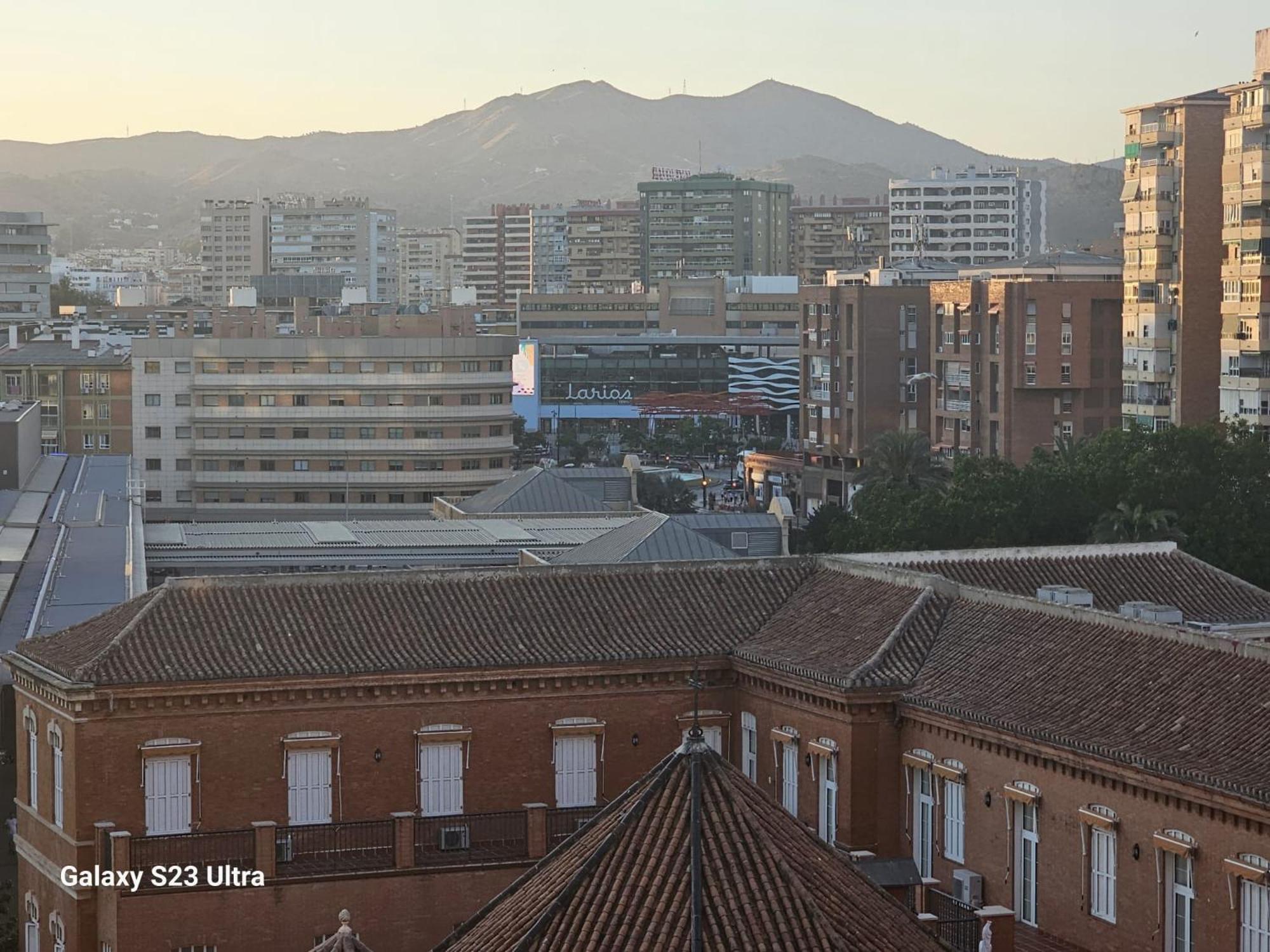 Quarto em Acomodações Particulares C Habitacion Preciosa Grande Privada Centro Y Cerca De La Playa Wi-fi Málaga